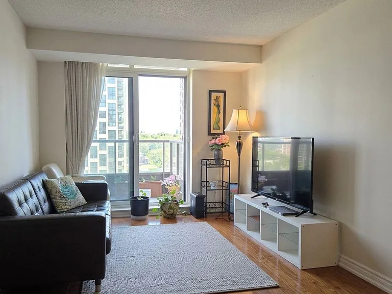 70 High Park Ave #1007 — Photo 5