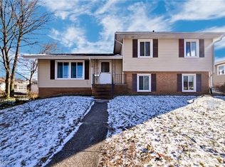 2200 Springfield Center Rd, Akron, OH 44312