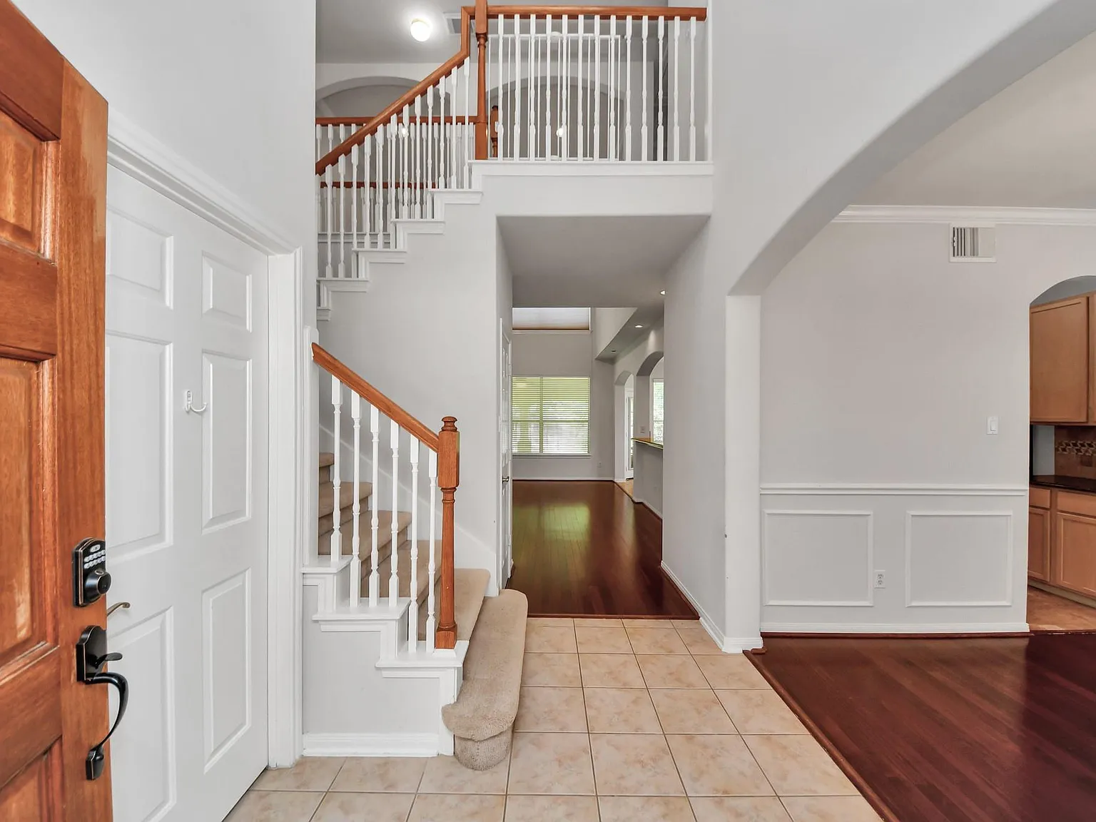 4 bed, 3.5 bath, 2431 sqft, $2,850 — Photo 4