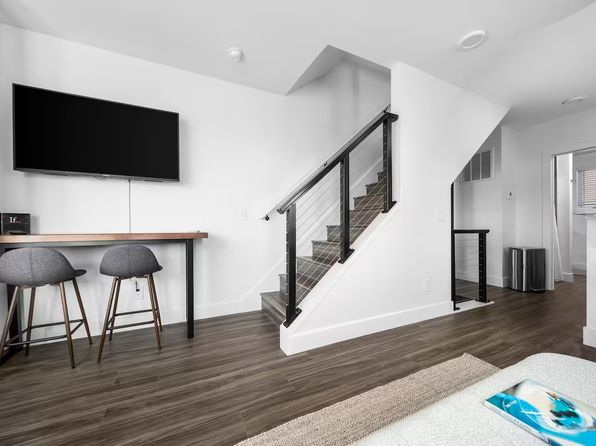 138 Gillis St #8