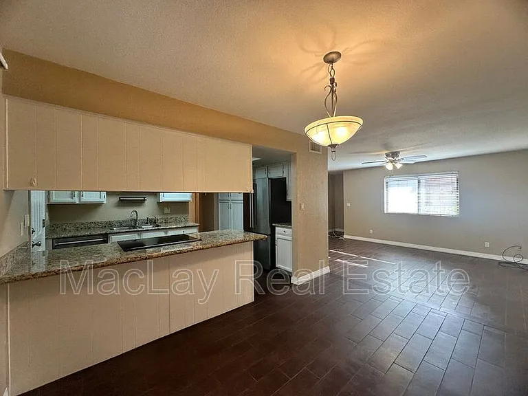 963 N Revere — Photo 3