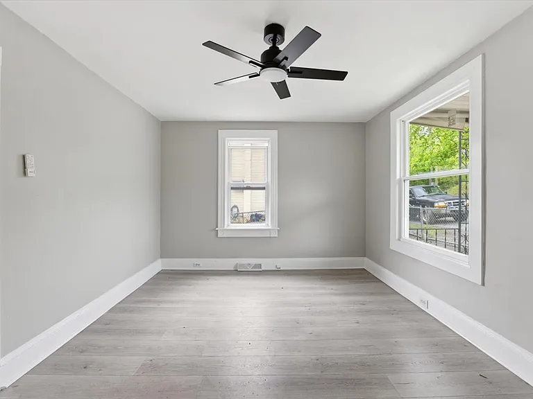 124 Wells St — Photo 17
