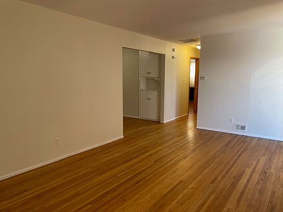 3rd image of 3216 Alvarado Dr NE