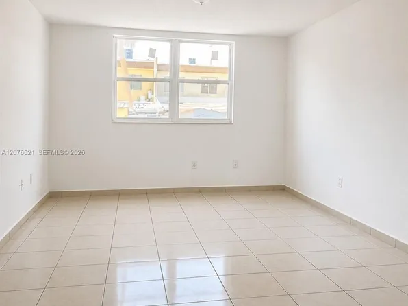 666 W 81st St, Hialeah, FL