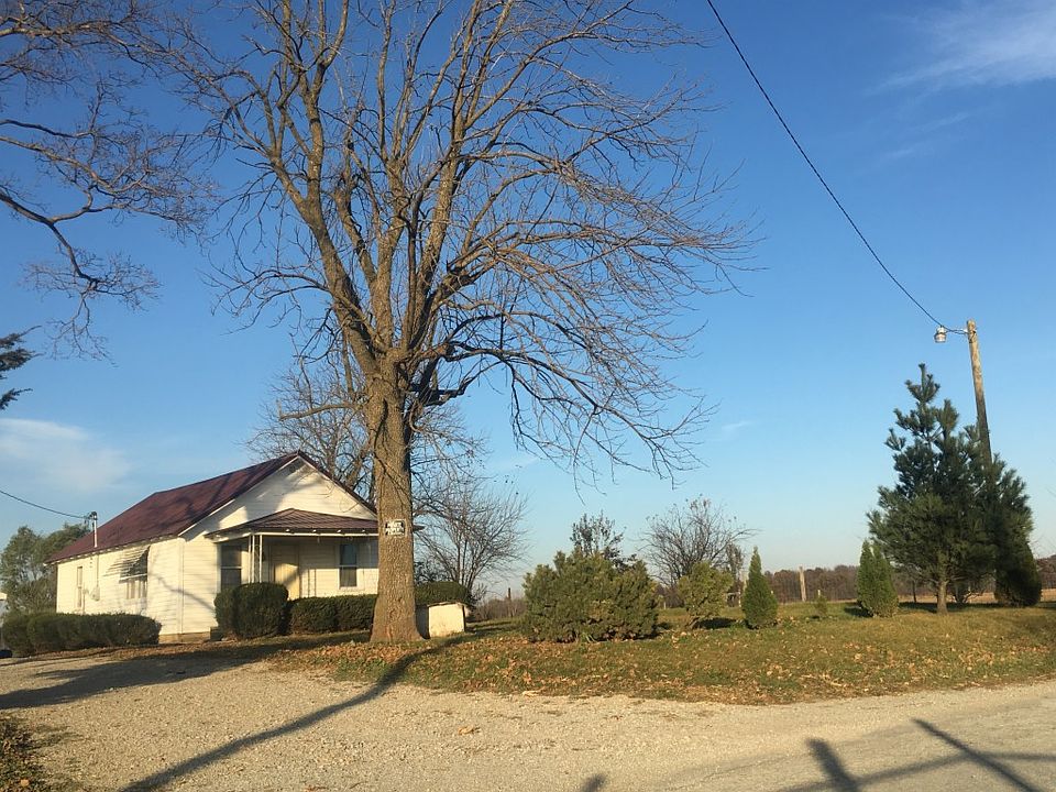 1st image of 4007 E 775 S