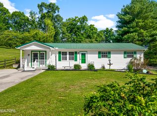 310 Hollifield Dr, Jacksboro, TN 37757