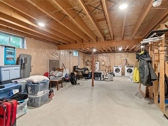 5th image of 11 Leclair St