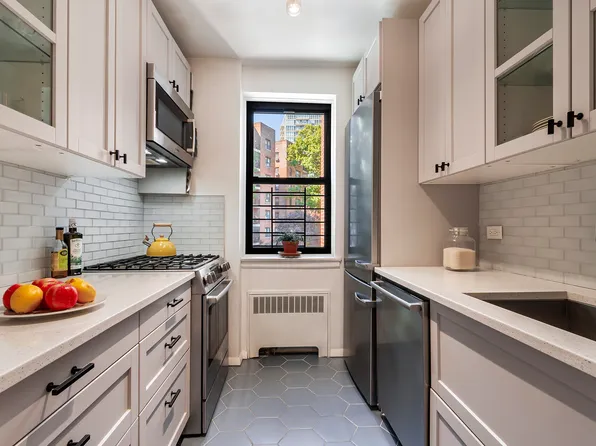 3635 Johnson Avenue image 3 of 9