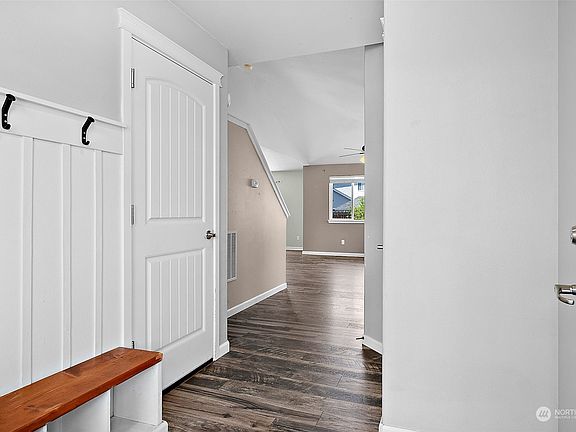 3rd image of 1437 Bedstone Drive SE