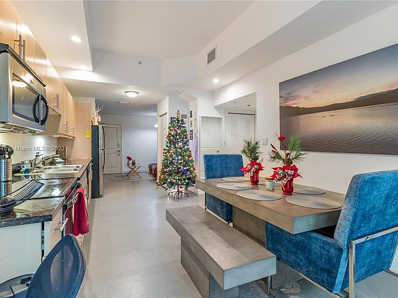 3rd image of 111 E Flagler St APT 303