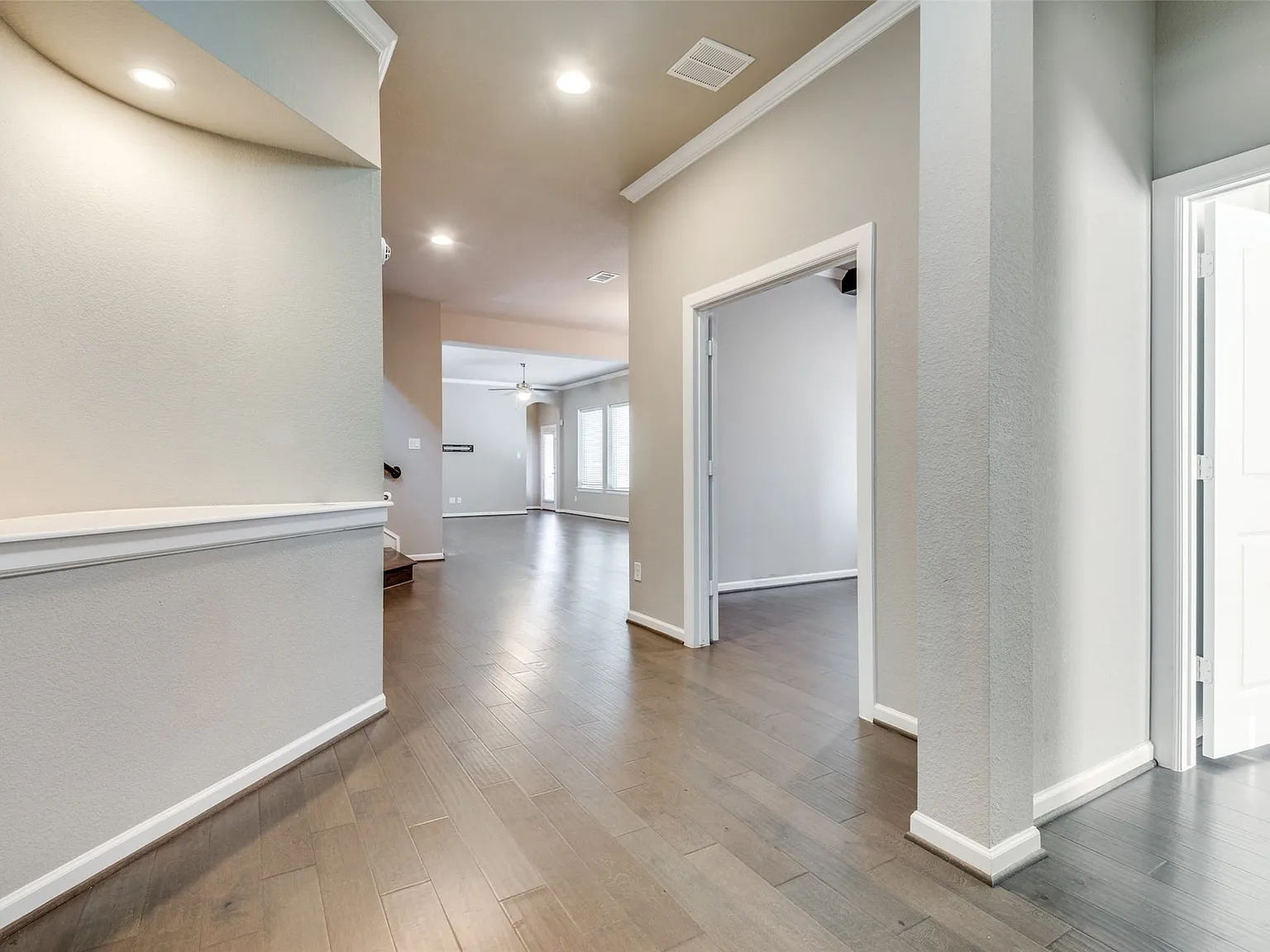 4 bed, 3.5 bath, 3054 sqft, $3,700 — Photo 3