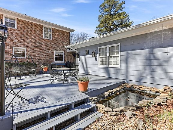 3rd image of 185 Devereux Drive