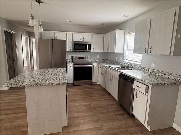 2nd image of 625 N 13th Ave