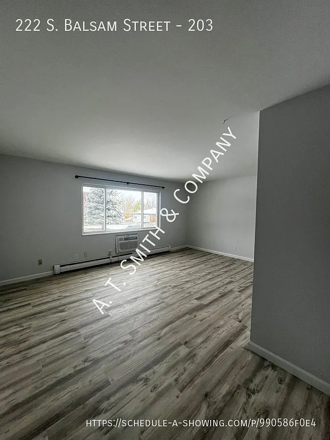 2 bed, 1.0 bath, $1,295 — Photo 2