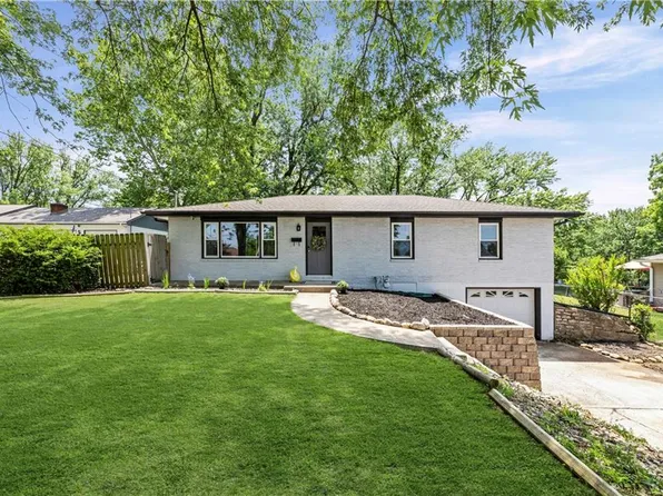13101 NW Porter Rd, Parkville, MO 64152