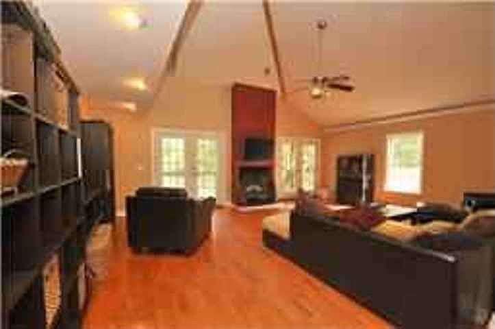 2nd image of 21615 Lee Rd