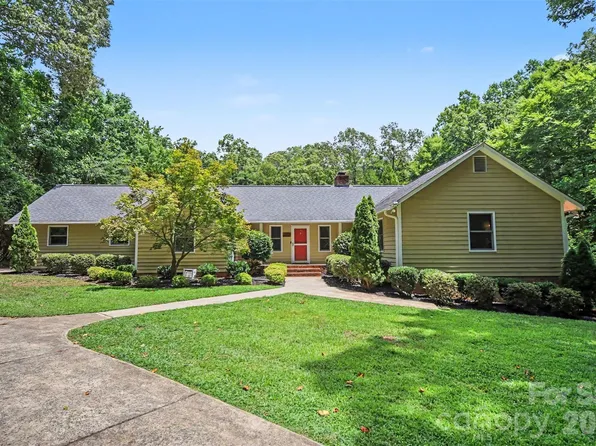 519 Raintree Dr, Matthews, NC 28104