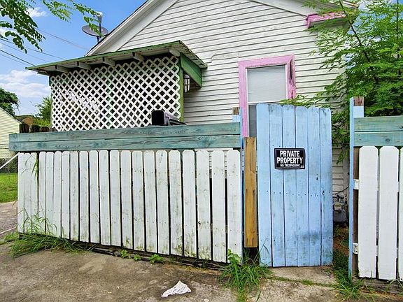 4th image of 2826 Avenue M