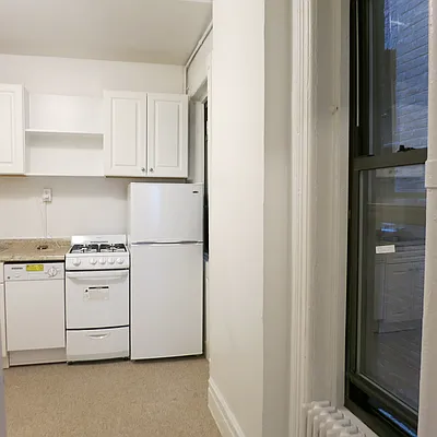 Rented by Manhattan Best Realty, Inc. | media 13