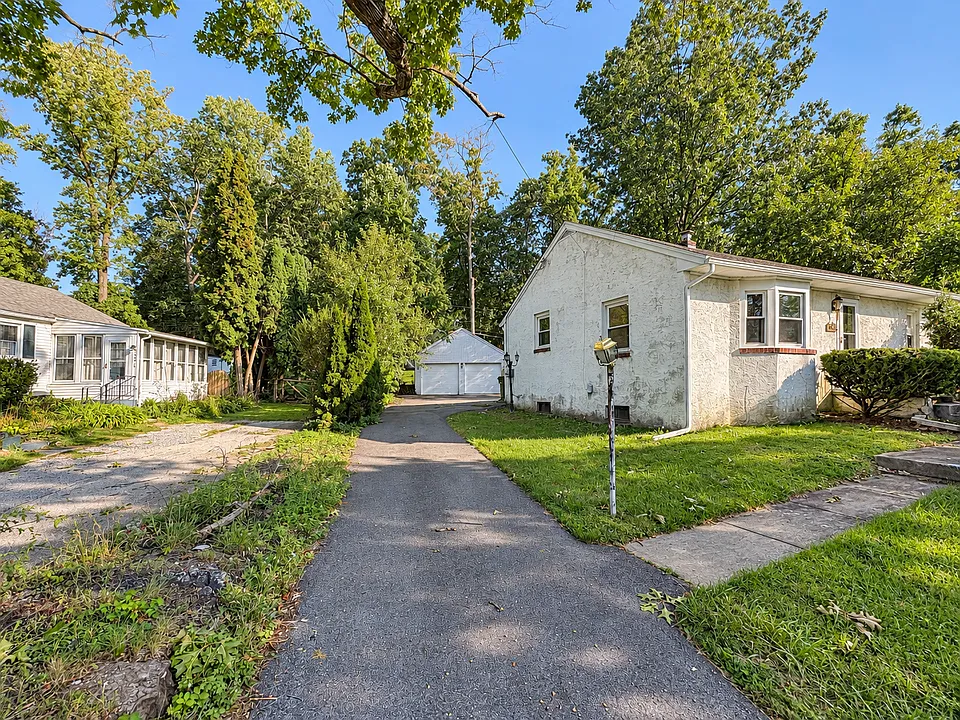 1302 Blackhorse Hill Rd