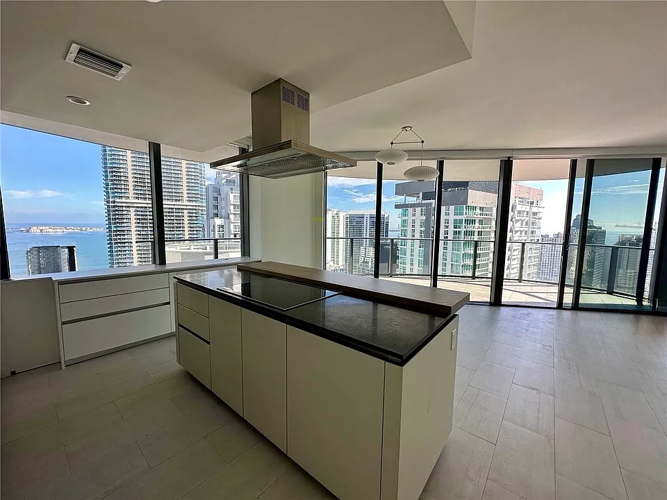 1000 Brickell Plz #4301