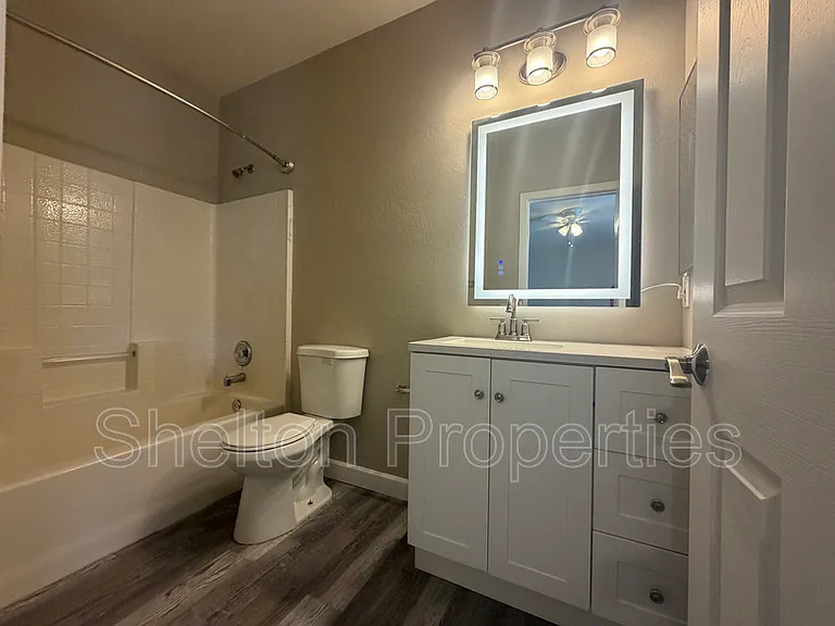 15818 N 25th St #110 — Photo 17