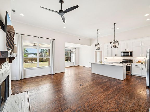 4th image of 1015 Norman Dr