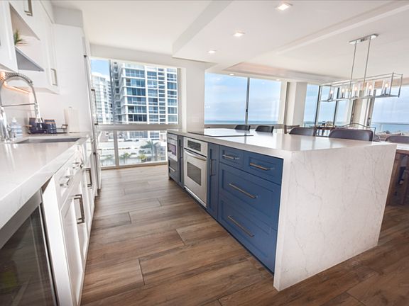 3rd image of 1730 Avenida Del Mundo Unit 309
