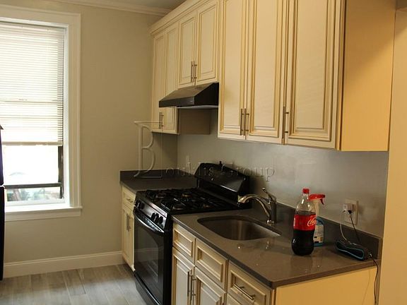 5th image of 2803 34th St APT 1R