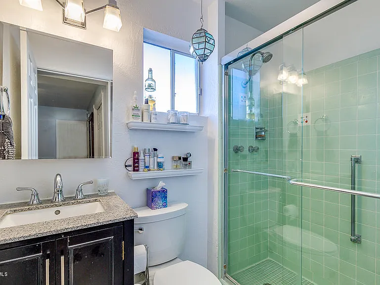 4113 E Minnezona Ave — Photo 16