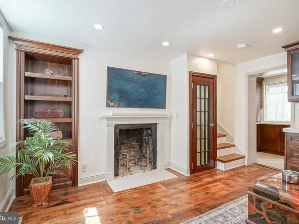 302 S Fawn St, Philadelphia, PA 19107