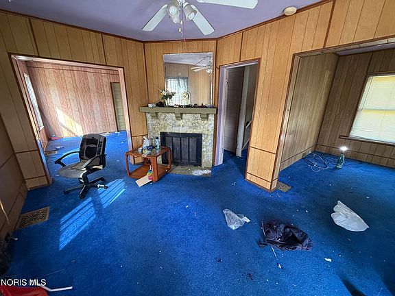 2nd image of 2445 Warren St