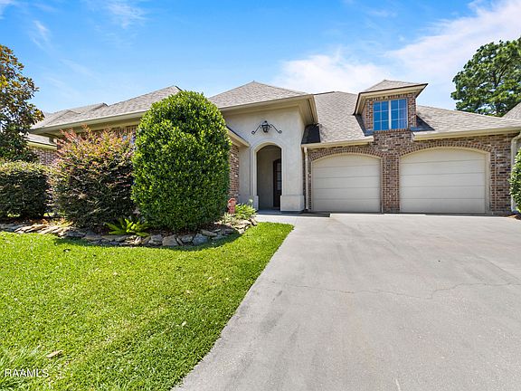 4th image of 332 La Villa Cir