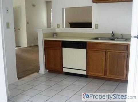 3rd image of 528 Woodshire Way