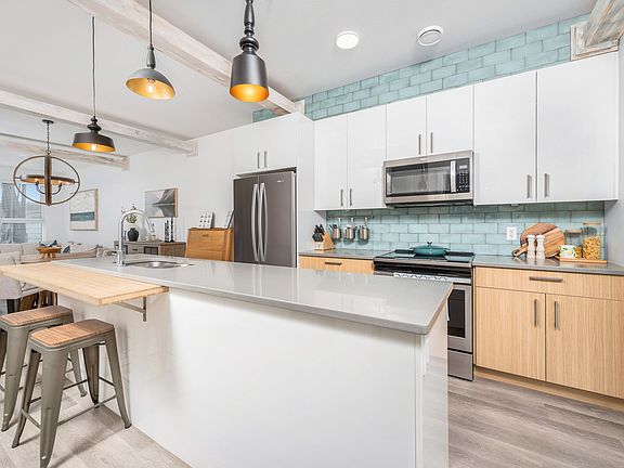 4th image of 11581 Rogers Rd #402