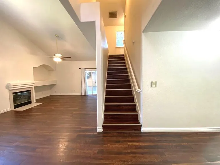 3125 Campus Dr — Photo 3