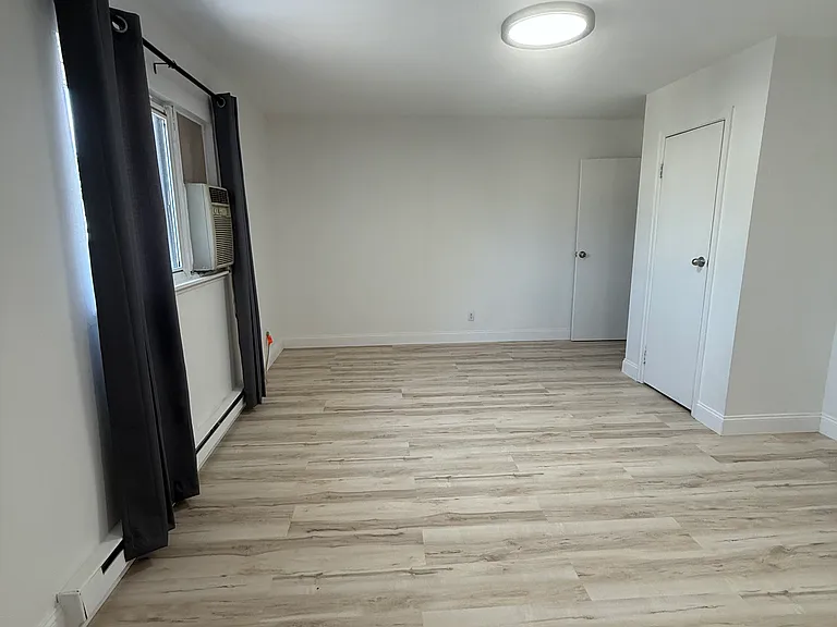 1886 Avenue B #2 — Photo 8