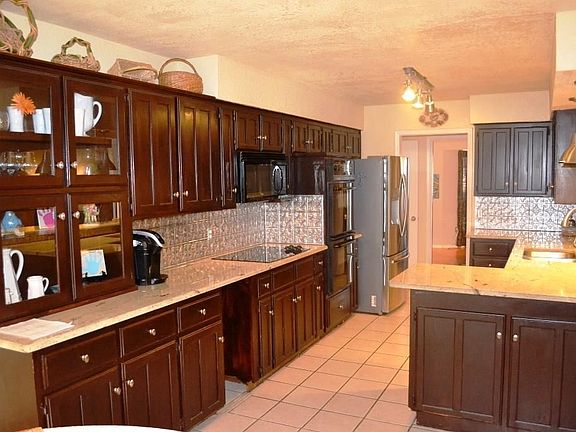 Full shot of the kitchen