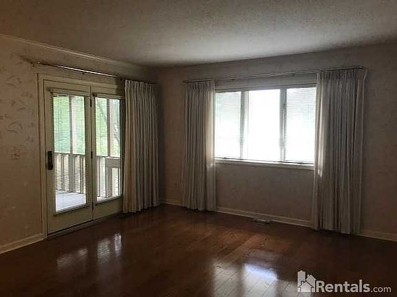 4th image of 602 Water Oak Ln