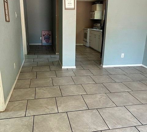 4th image of 1239 E Kleberg Ave
