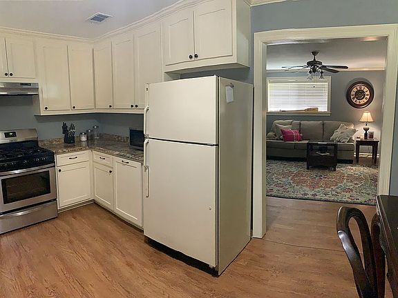 5th image of 4811 Victoria Dr