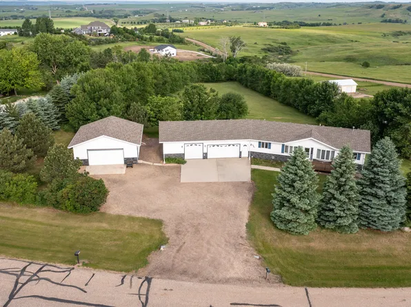 10900 Rose Dr, Bismarck, ND 58503