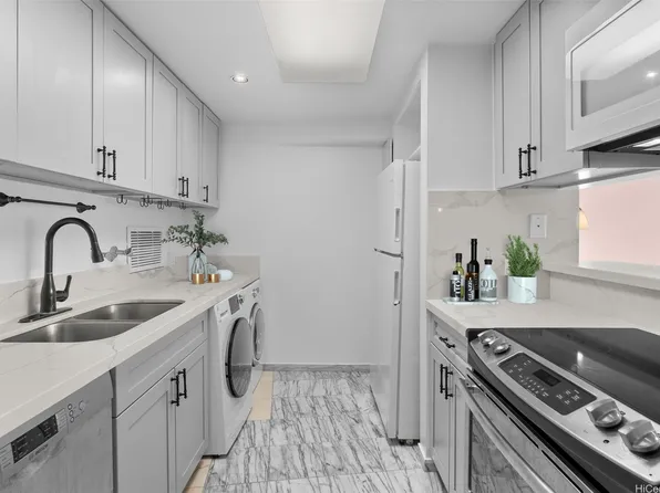 2333 Kapiolani Blvd APT 1607, Honolulu, HI 96826