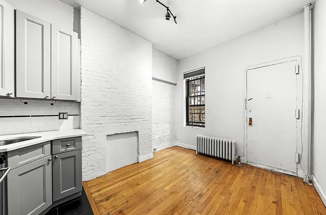 99 Perry Street — Photo 1