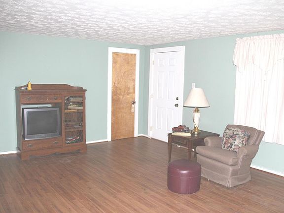 3rd image of 10413 Arnold Ln