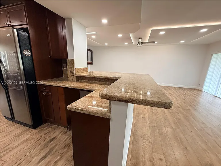 9717 N New River Canal Road 406 #406 — Photo 11
