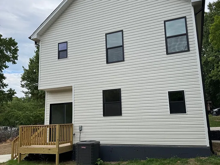 3530 Charing Cross Rd — Photo 30