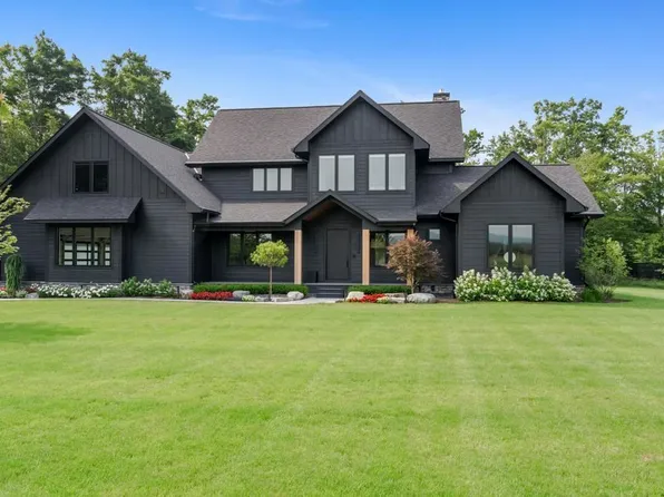 7825 Lindy Ln, Harbor Springs, MI 49740