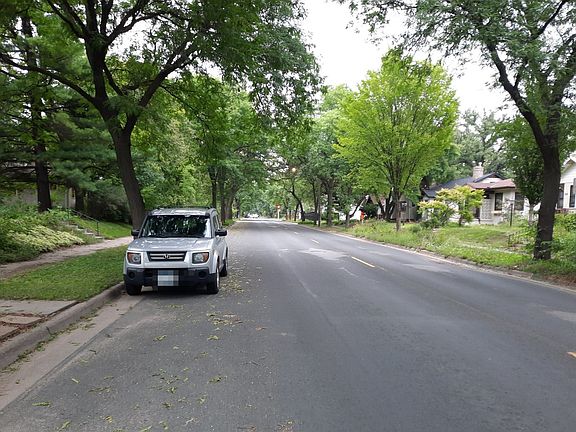 4th image of 2541 31st Ave S