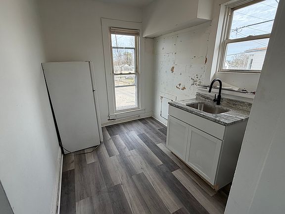 5th image of 2036 E Market St #2